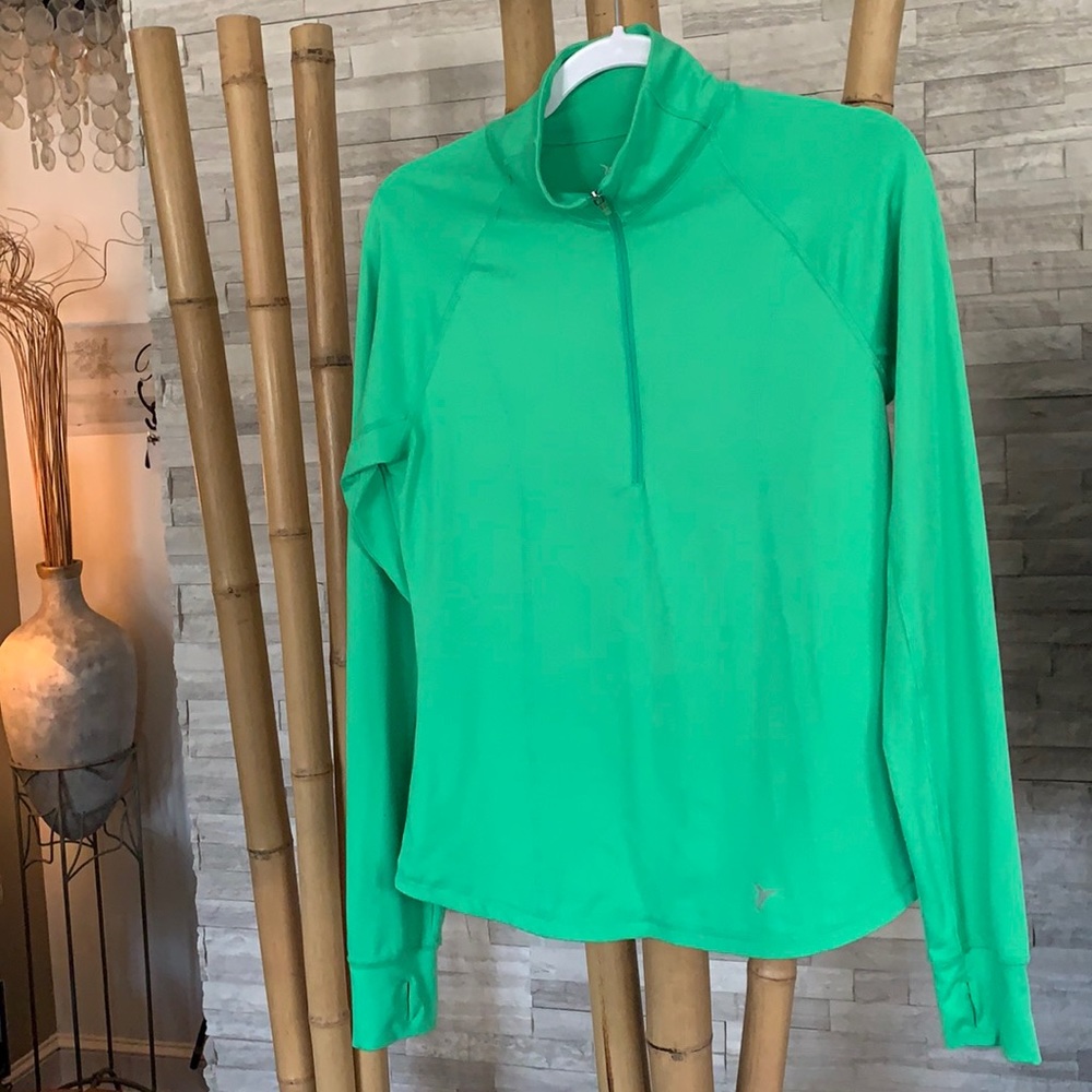 Women’s active exercise shirt